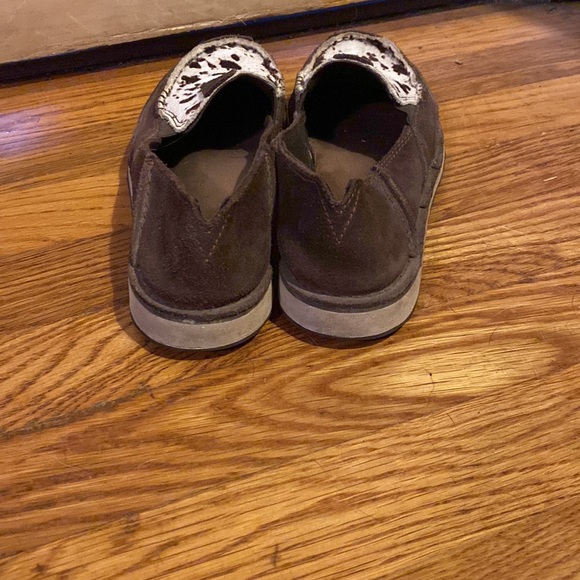 Ariat moccasins cow hide tops - Picture 3 of 4